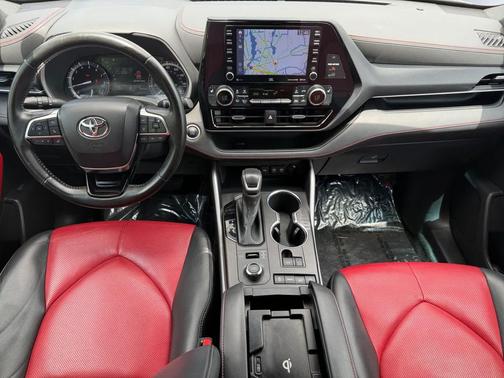 Celestial Silver Metallic 2021 Toyota Highlander XSE