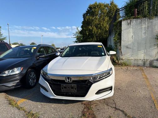 Platinum White Pearl 2018 Honda Accord LX