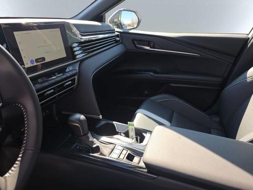 Ice Cap 2025 Toyota Camry SE