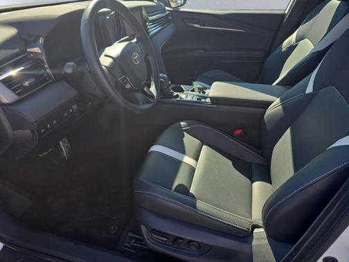 Ice Cap 2025 Toyota Camry SE