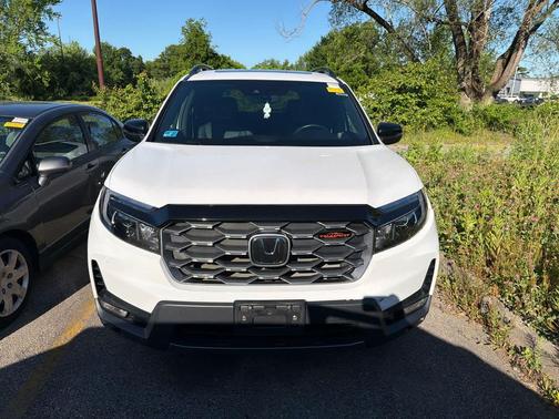 Platinum White Pearl 2023 Honda Passport AWD TrailSport