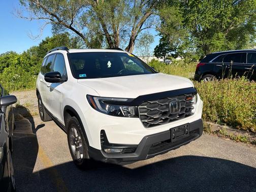 Platinum White Pearl 2023 Honda Passport AWD TrailSport