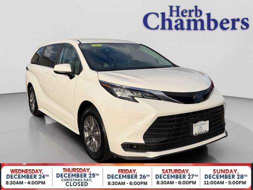 2023 Toyota Sienna LE