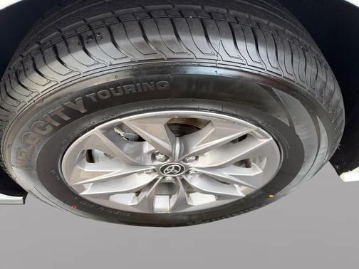 2023 Toyota Sienna LE