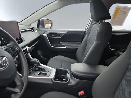 Ice Cap 2023 Toyota RAV4 LE