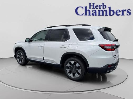Platinum White Pearl 2026 Honda Pilot Touring 8-Passenger