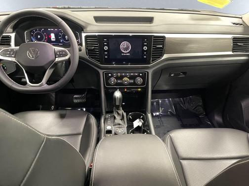 2023 Volkswagen Atlas 3.6L SE w/Technology