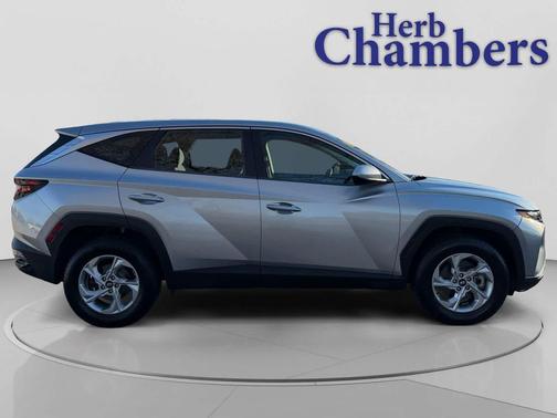 2022 Hyundai TUCSON SE
