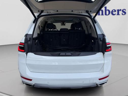 Alpine White 2023 BMW X7 xDrive40i