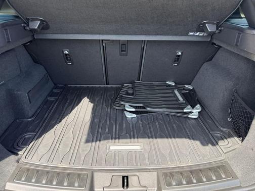Fuji White 2024 Land Rover Range Rover Evoque Dynamic SE