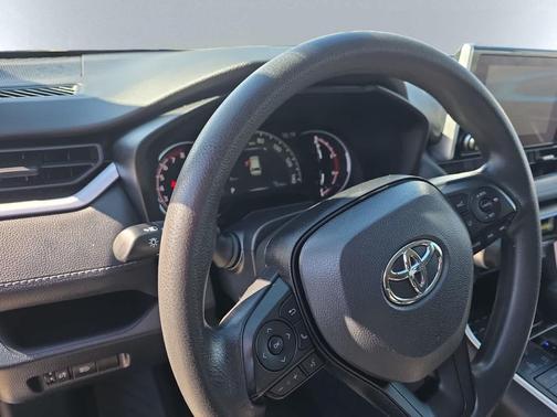 Ice Cap 2024 Toyota RAV4 LE