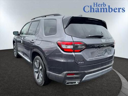2025 Honda Pilot Touring 8-Passenger