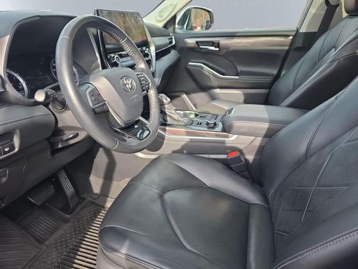 Blizzard Pearl 2021 Toyota Highlander Platinum