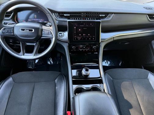 Bright White Clearcoat 2023 Jeep Grand Cherokee L Altitude