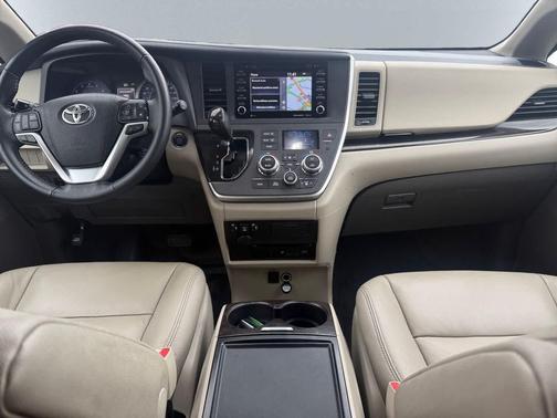 2020 Toyota Sienna XLE Premium