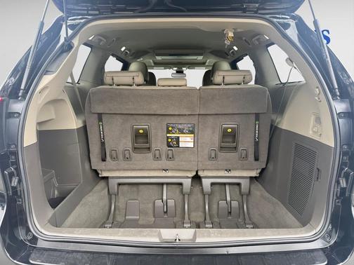 2020 Toyota Sienna XLE Premium