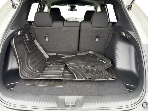 Platinum White Pearl 2024 Honda HR-V Sport