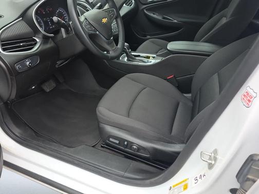 Summit White 2024 Chevrolet Malibu 1LT