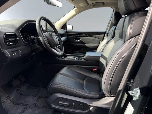 2023 Honda Pilot Touring 8-Passenger