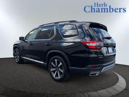 2023 Honda Pilot Touring 8-Passenger