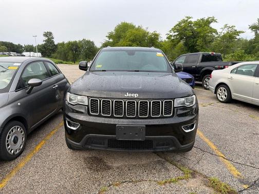 Diamond Black Crystal Pearlcoat 2018 Jeep Grand Cherokee Laredo E