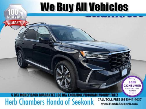 Crystal Black Pearl 2023 Honda Pilot Touring 8-Passenger
