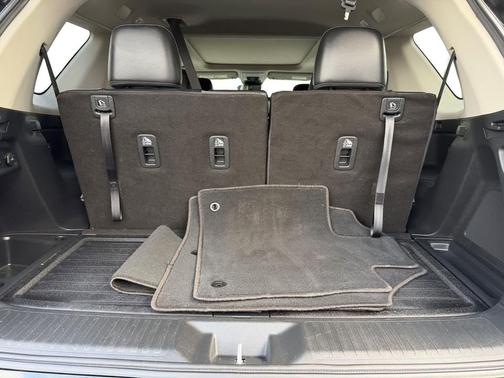 Crystal Black Pearl 2023 Honda Pilot Touring 8-Passenger