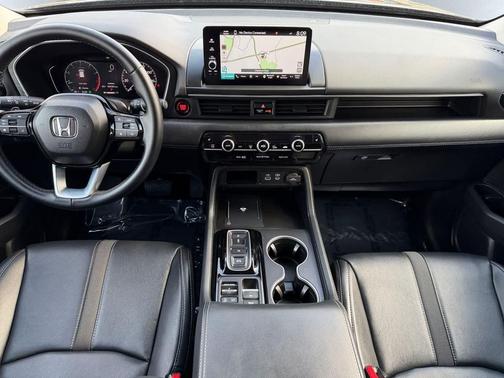 Crystal Black Pearl 2023 Honda Pilot Touring 8-Passenger