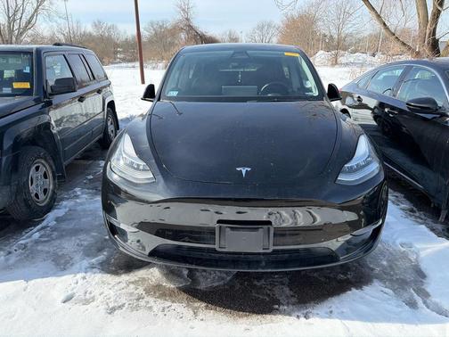 2022 Tesla Model Y Long Range Dual Motor All-Wheel Drive