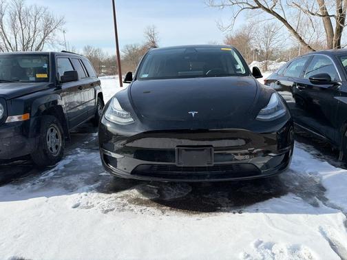 2022 Tesla Model Y Long Range Dual Motor All-Wheel Drive