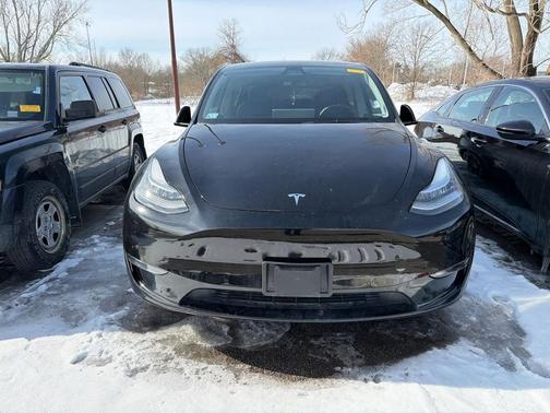 2022 Tesla Model Y Long Range Dual Motor All-Wheel Drive