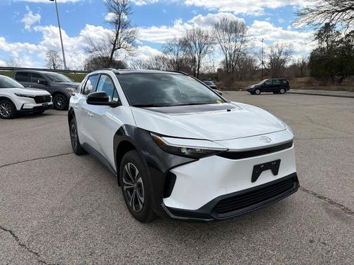 Wind Chill Pearl 2024 Toyota bZ4X XLE