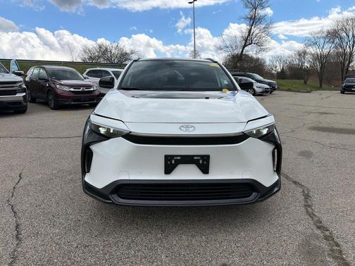 Wind Chill Pearl 2024 Toyota bZ4X XLE