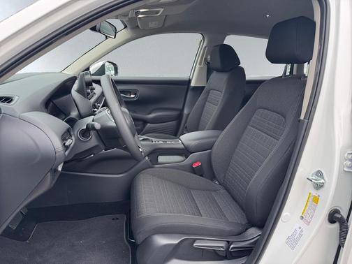 Platinum White Pearl 2026 Honda HR-V LX