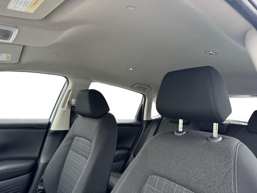 Platinum White Pearl 2026 Honda HR-V LX