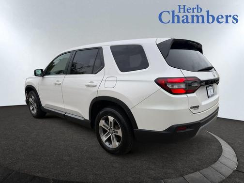 2023 Honda Pilot AWD EX-L 8 Passenger