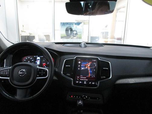 2022 Volvo XC90 T6 Inscription