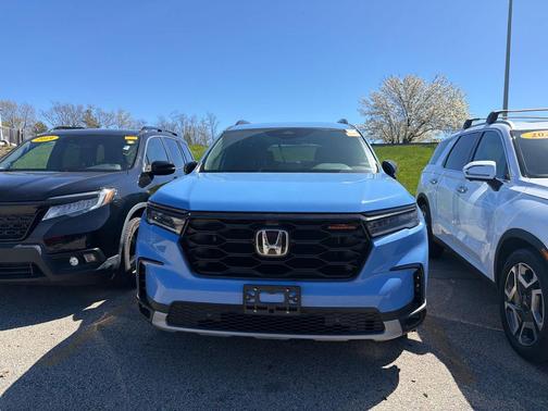 Diffused Sky Pearl 2025 Honda Pilot TrailSport