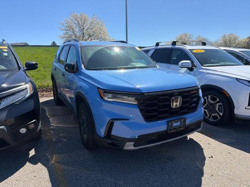 Diffused Sky Pearl 2025 Honda Pilot TrailSport