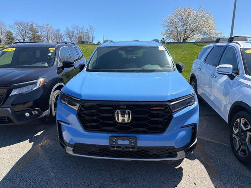 Diffused Sky Pearl 2025 Honda Pilot TrailSport