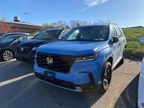 Diffused Sky Pearl 2025 Honda Pilot TrailSport