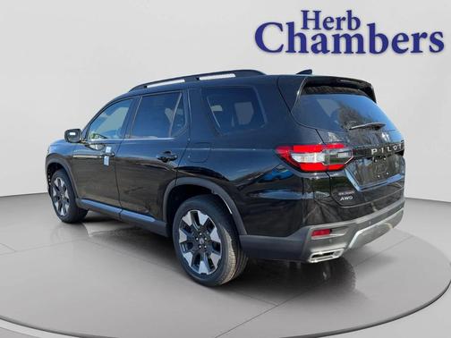 Crystal Black Pearl 2026 Honda Pilot Touring 8-Passenger