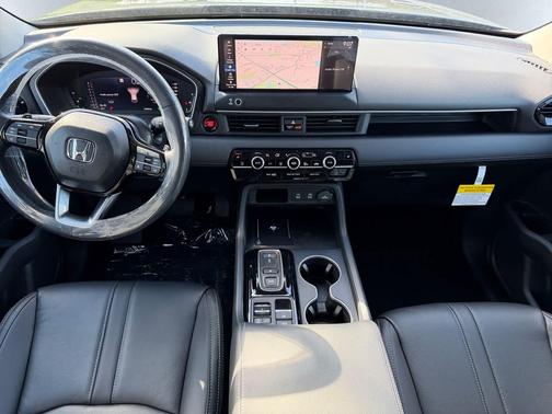 Crystal Black Pearl 2026 Honda Pilot Touring 8-Passenger