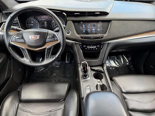 Stellar Black 2017 Cadillac XT5 Platinum