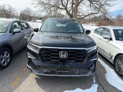 2023 Honda Pilot Touring 8-Passenger
