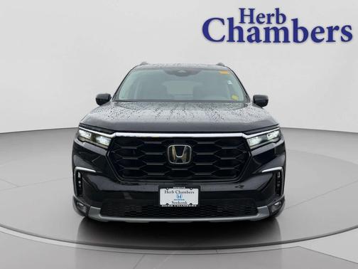 Crystal Black Pearl 2023 Honda Pilot Touring 8-Passenger