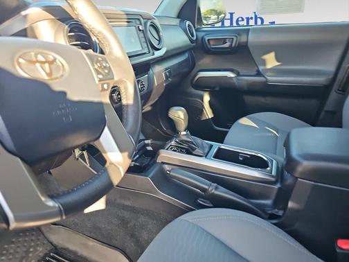 2017 Toyota Tacoma SR5