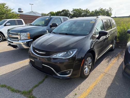 Dark Cordovan Pearlcoat 2018 Chrysler Pacifica Touring-L