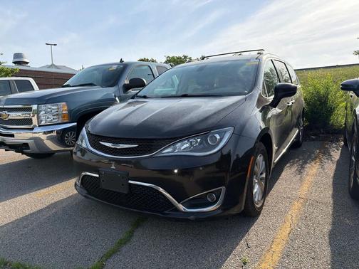 Dark Cordovan Pearlcoat 2018 Chrysler Pacifica Touring-L