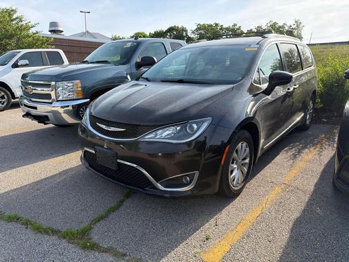 Dark Cordovan Pearlcoat 2018 Chrysler Pacifica Touring-L